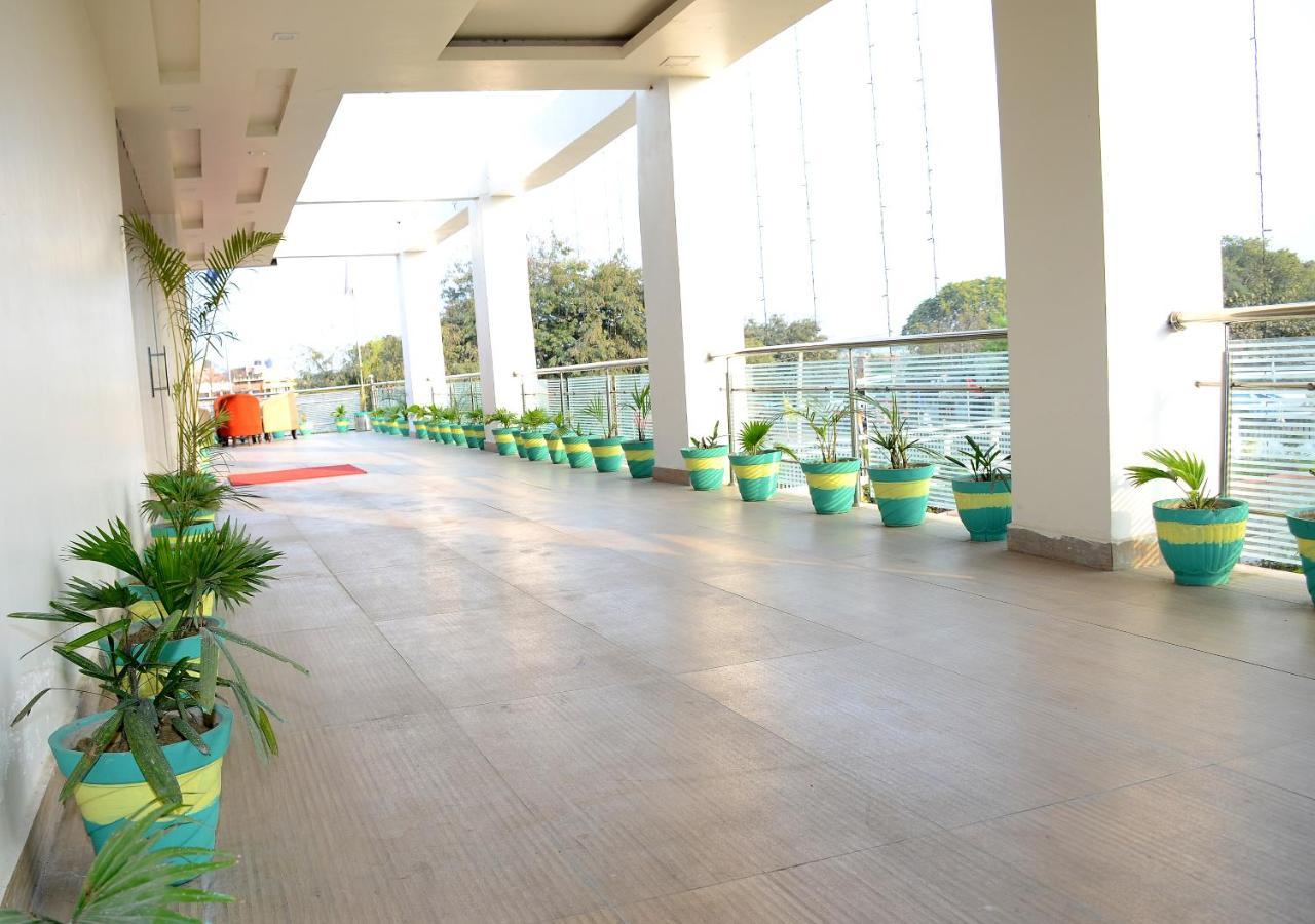 Vaishnavi Clarks Inn Buxar Exterior foto